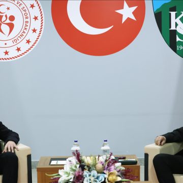 أردوغان يلتقي نظيره الجورجي على هامش مباراة منتخبي البلدين