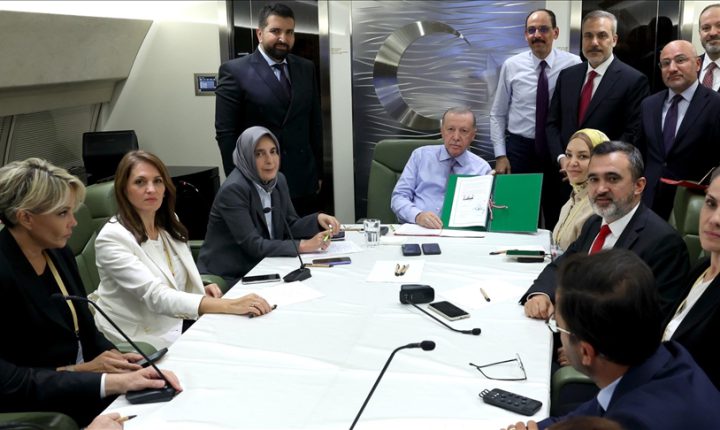أردوغان يؤكد ضرورة اندماج ما تسمى “قسد” الإرهابي في مؤسسات الدولة السورية بأقرب وقت