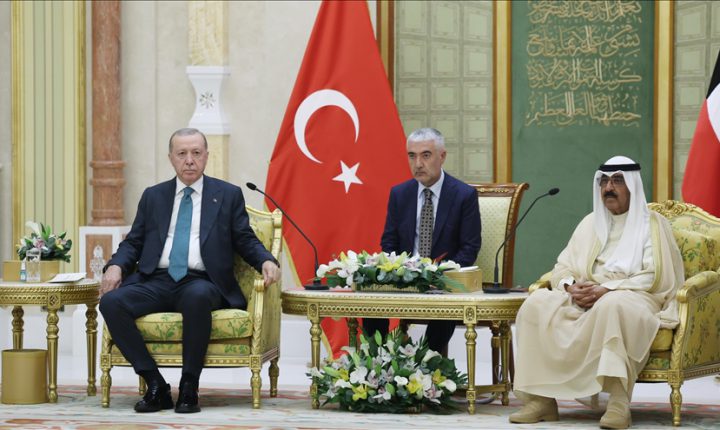 احتفاء إعلامي كويتي بزيارة أردوغان التي تخللها توقيع إتفاقياتٍ بين البلدين