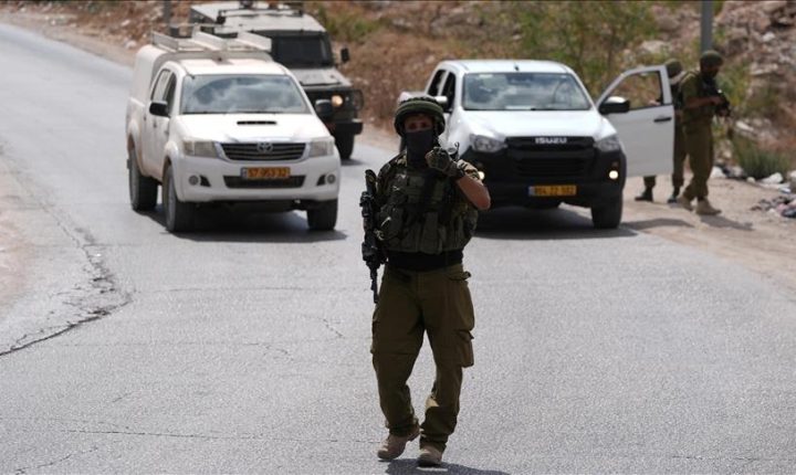 إصابة طفل فلسطيني بالرصاص وآخرين باختناق بمواجهات مع الاحتلال الإسرائيلي في الضفة الغربية