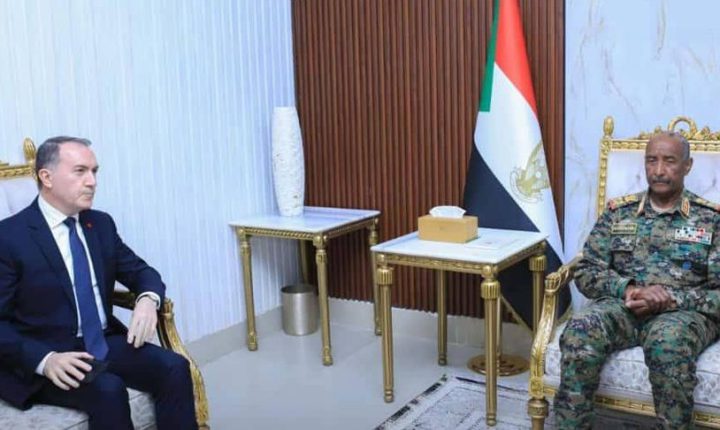 البرهان يؤكد حرص السودان على ترقية العلاقات مع تركيا