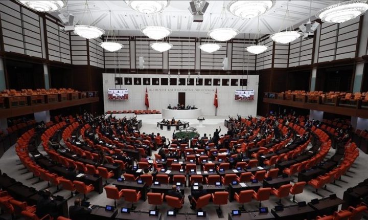 البرلمان التركي يقر تمديد إرسال قوات إلى العراق وسوريا و لبنان