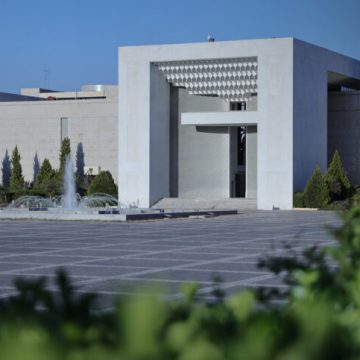 الشرع يصدر مرسوماً يقضي بمنح ترفع إداري لطلاب الجامعات