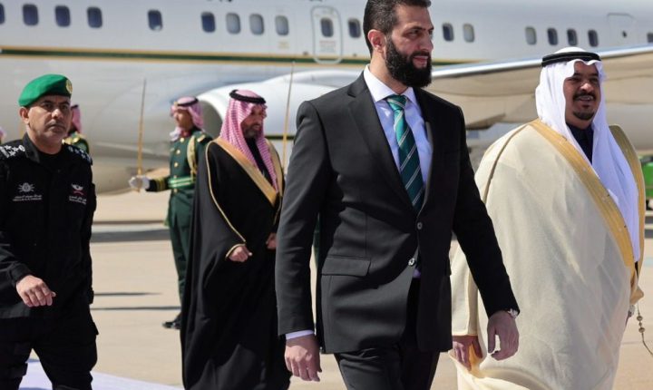 الشرع يصل السعودية في زيارته الرسميّة الثالثة