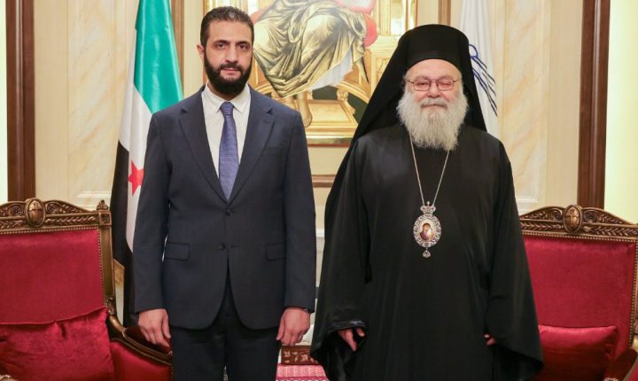 الشرع يزور الكنيسة المريمية بدمشق القديمة