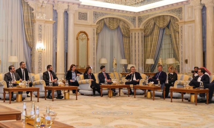 الرئيس الشرع يلتقي كبار المستثمرين الدوليين في الرياض