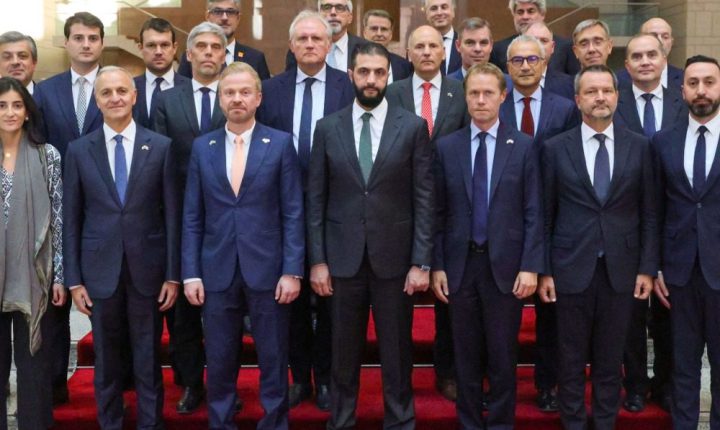 الشرع يستقبل وفداً من رجال الأعمال والمستثمرين الفرنسيين