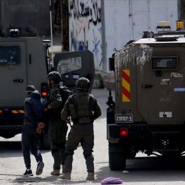 إصابة مسنة فلسطينية واعتقال شابين في اقتحامات للاحتلال الإسرائيلي في الضفة الغربية المحتلة