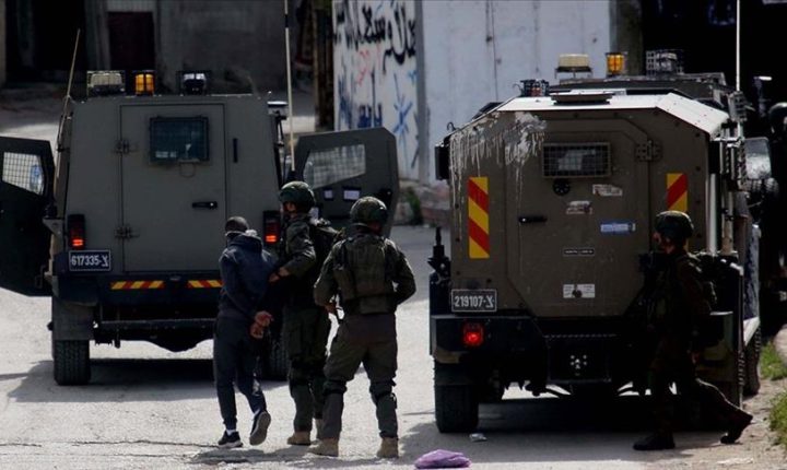 إصابة مسنة فلسطينية واعتقال شابين في اقتحامات للاحتلال الإسرائيلي في الضفة الغربية المحتلة