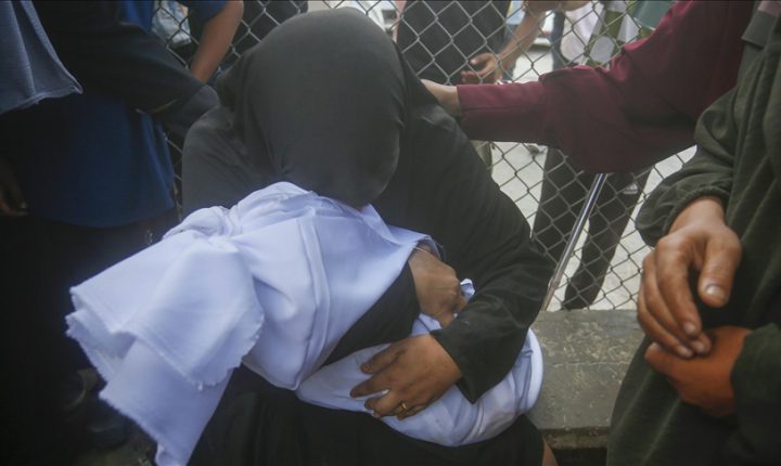 الاحتلال الإسرائيلي يقتل اثنين و عشرين فلسطينيا بقطاع غزة ويواصل الاقتحامات بالضفة