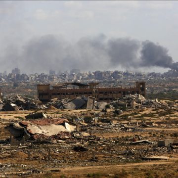 الاحتلال الإسرائيلي يستهدف بالغاز مدرسة تؤوي نازحين في غزة لإجبارهم على النزوح