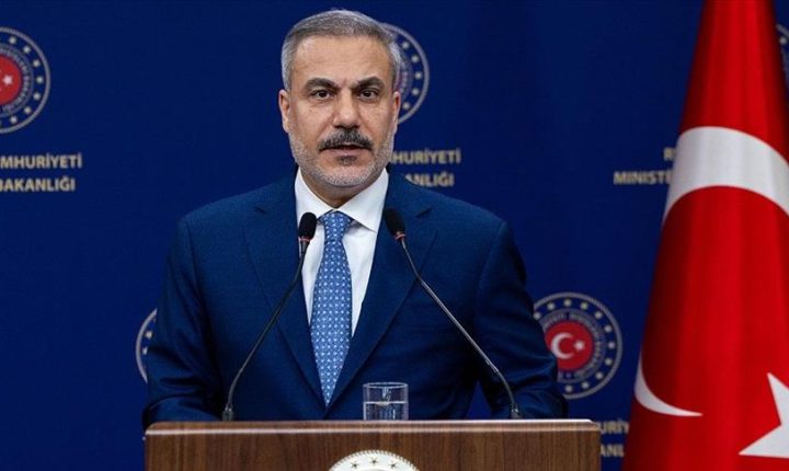 فيدان يهنئ الأتراك بذكرى تأسيس الجمهورية