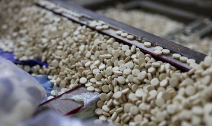 وزارة الداخلية تعلن إحباط محاولتي تهريب وترويج مخدرات في محافظتي درعا ودير الزور و تطيح بشبكة تهريب في ريف حمص