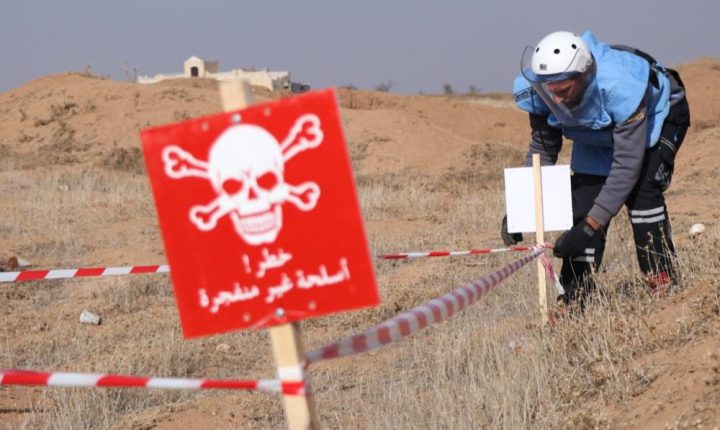 بسبب مخلفات الحرب.. إصابتان خطيرتان في إدلب