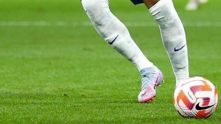 ميلان يقلب الطاولة على فيورنتينا ويتصدر الدوري الإيطالي