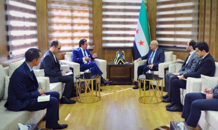 وزير النقل السوري يبحث مع ممثل الأمم المتحدة تعزيز عودة اللاجئين