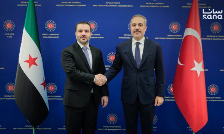 وزير الخارجية والمغتربين يلتقي نظيره التركي في أنقرة