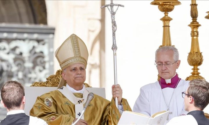 بابا الفاتيكان يجري زيارة رسمية إلى تركيا الخميس