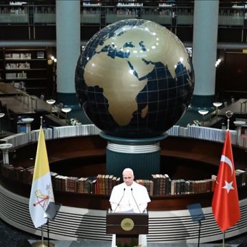 رئيس دولة الفاتيكان: الصراعات الراهنة تمهد لحرب عالمية ثالثة