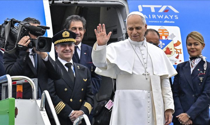 رئيس دولة الفاتيكان يغادر تركيا متجها إلى لبنان