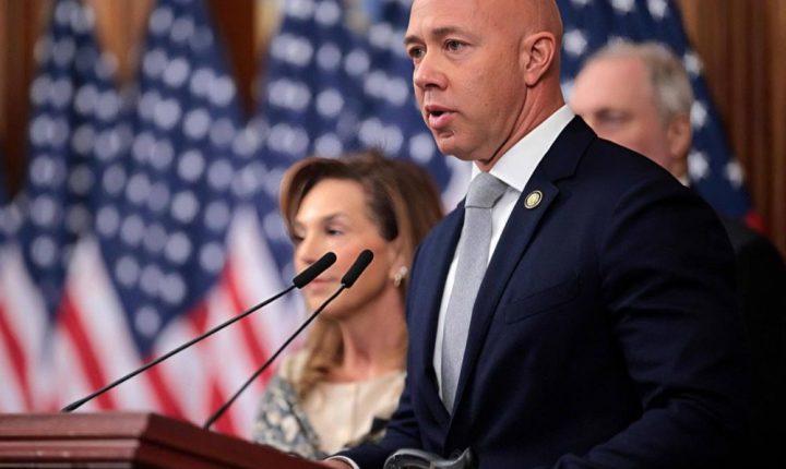 برايان ماست يعلن تأييده إلغاء عقوبات قيصر المفروضة على سوريا