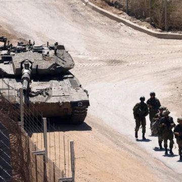 الاحتلال الإسرائيلي يتوغل مجدداً ويقيم حاجزاً في ريف القنيطرة الغربي