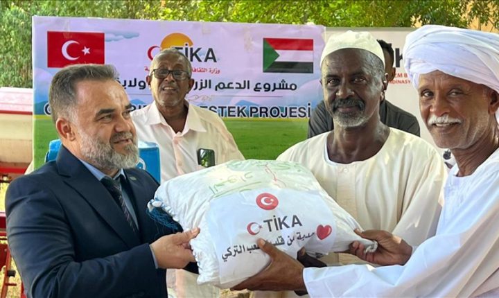 تيكا التركية تقدم مساعدات زراعية لألف أسرة في السودان
