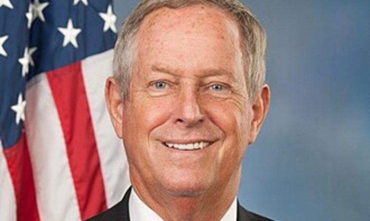 سيناتور أمريكي يدعو إلى الإلغاء الكامل لقانون قيصر