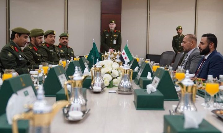 وفد من “الهجرة والجوازات” يزور السعودية لتعزيز التعاون وتبادل الخبرات