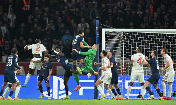 أشرف حكيمي يخرج مصابا وباكيا من مباراة بايرن ميونخ بعد عرقلة من الكولومبي لويس دياز