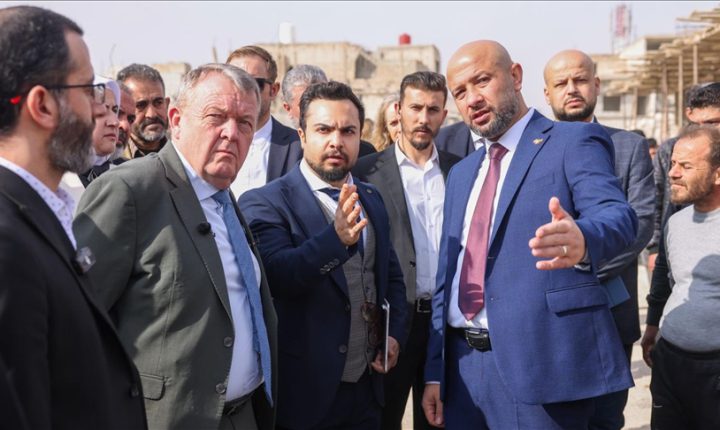 وزير الخارجية السوري يستقبل نظيره الدنماركي في العاصمة دمشق و الأخير يزور حي تشرين و يطلع على الدمار الذي خلفه النظام البائد