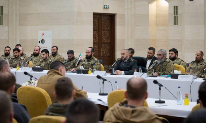 وزير الدفاع السوري يستقبل وفداً روسياً رفيع المستوى في دمشق