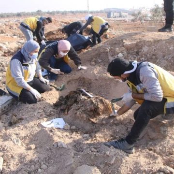 الدفاع المدني ينتشل رفات تسعة أشخاص في حي كرم الزيتون بحمص