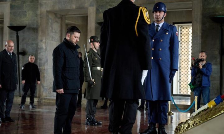 زيلينسكي يزور ضريح أتاتورك في أنقرة