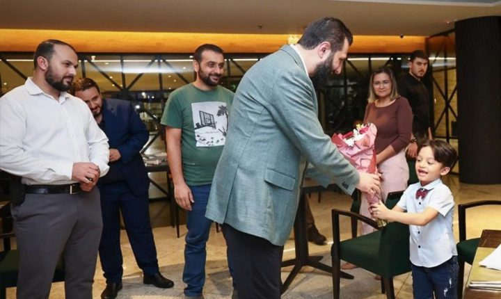 الشرع يلتقي أبناء الجالية السورية في بيليم البرازيلية
