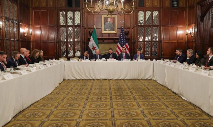 الشرع يشارك في مأدبة عشاء مع أعضاء غرفة التجارة الأمريكية في واشنطن