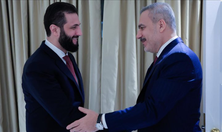 الشرع يلتقي وزير خارجية تركيا في واشنطن