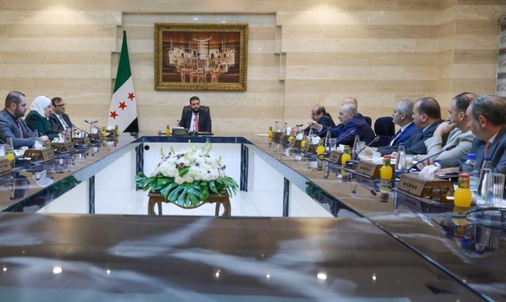 الرئيس الشرع يعقد اجتماعاً مع مديري المصارف الخاصة