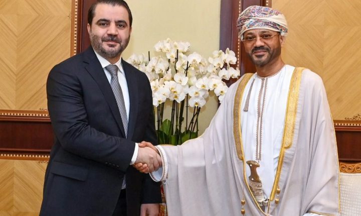 الشيباني يجري مباحثات مع نظيره العماني في العاصمة مسقط في أول زيارة رسمية له إلى سلطنة عمان
