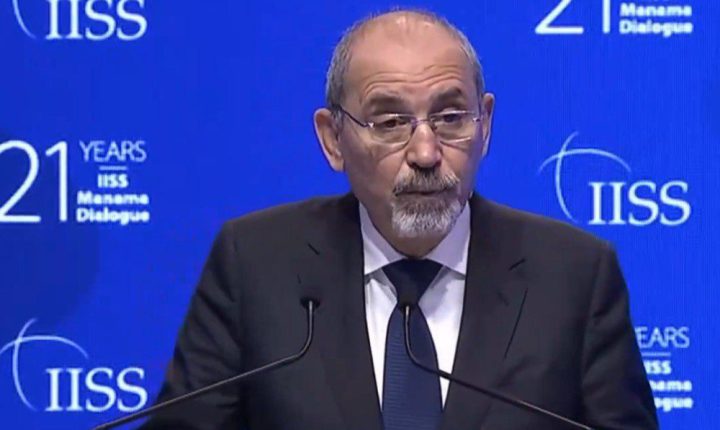 الخارجية الأردنية: الصفدي بحث مع براك متابعة خارطة الطريق لحل أزمة السويداء