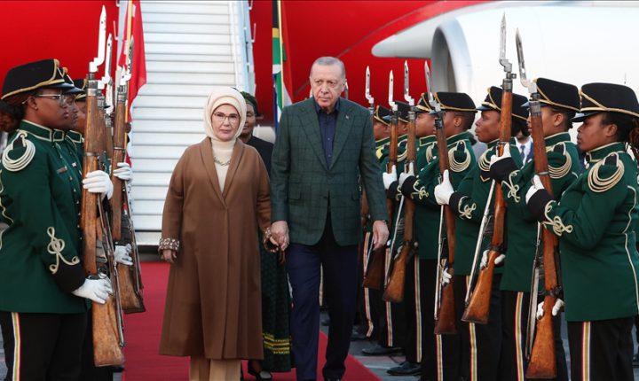 أردوغان يصل جنوب إفريقيا للمشاركة في قمة مجموعة العشرين