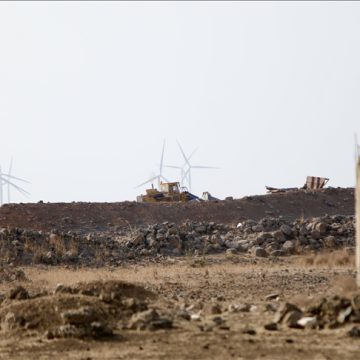 قوات الاحتلال تعتدي بالمدفعية على تل أحمر شرقي بالقنيطرة وأطراف بلدة كويا بريف درعا