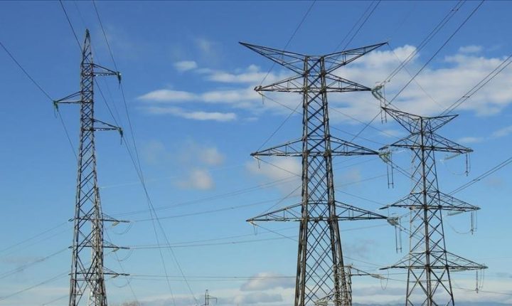 الطاقة السورية: أربعَ عشرةَ ساعةَ كهرباء يوميا للمنازل ونعمل على زيادتها