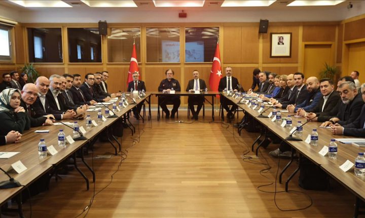 نائب وزير الخارجية التركي يجتمع مع منظمات إغاثية عاملة في سوريا