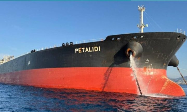 ستُمئةٍ و خمسون ألفَ برميل نفط تصل سوريا قادمة من السعودية في أول شحنةٍ من نوعها