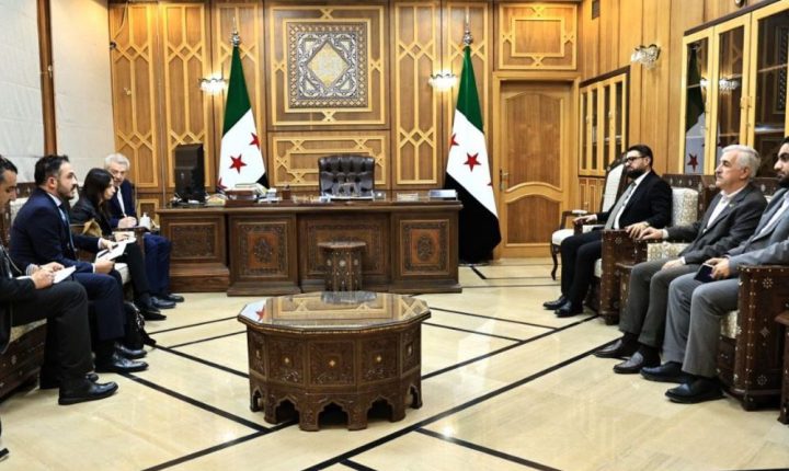 وزير العدل السوري يبحث مع فريق أممي سبل تعزيز التعاون في المجالات المشتركة