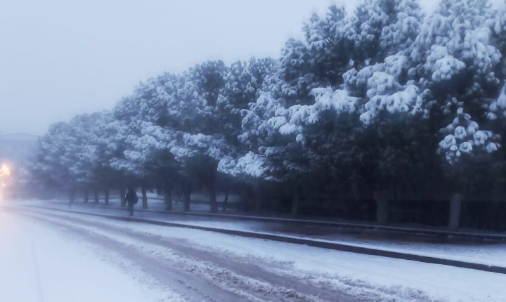 الثلوج تغطي مدن الجنوب التركي و الشمال السوري