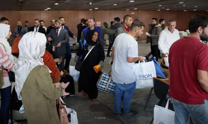 وصول اثنين و ثلاثين سوريا ضمن أول طائرة إجلاء من السودان