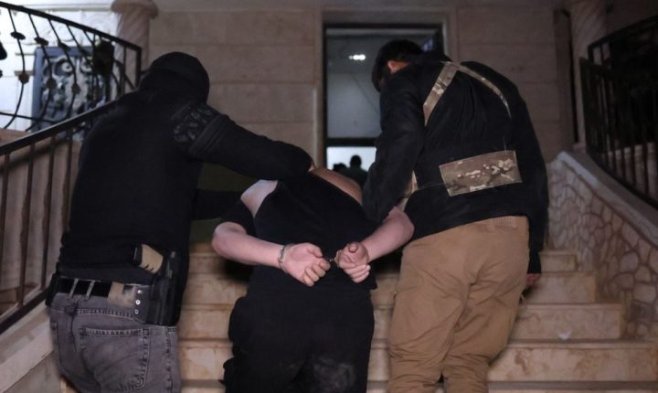 الأمن الداخلي يلقي القبض على خليتين تابعتين لداعش الإرهابي ويضبط أسلحة وذخائر