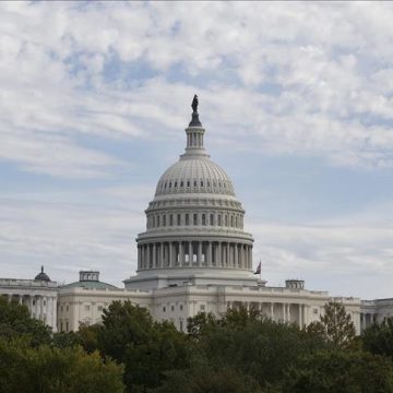 سياسيون أمريكيون يدعون لرفع عقوبات “قيصر” عن سوريا